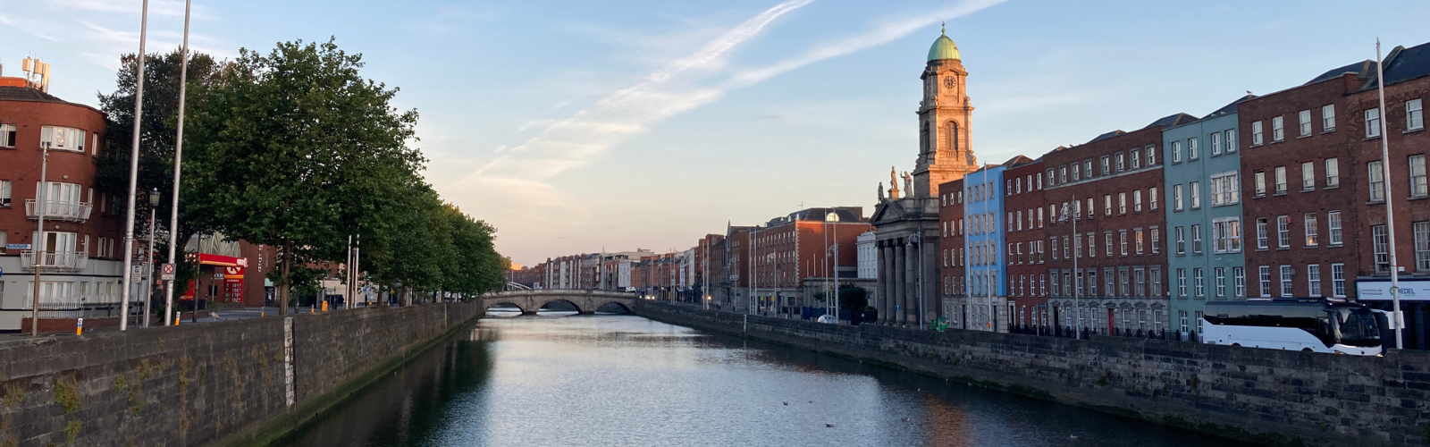A view of the River Liffey in Dublin near sunset.
